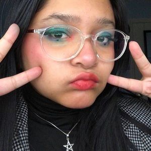 Meet your Posher, Afrida